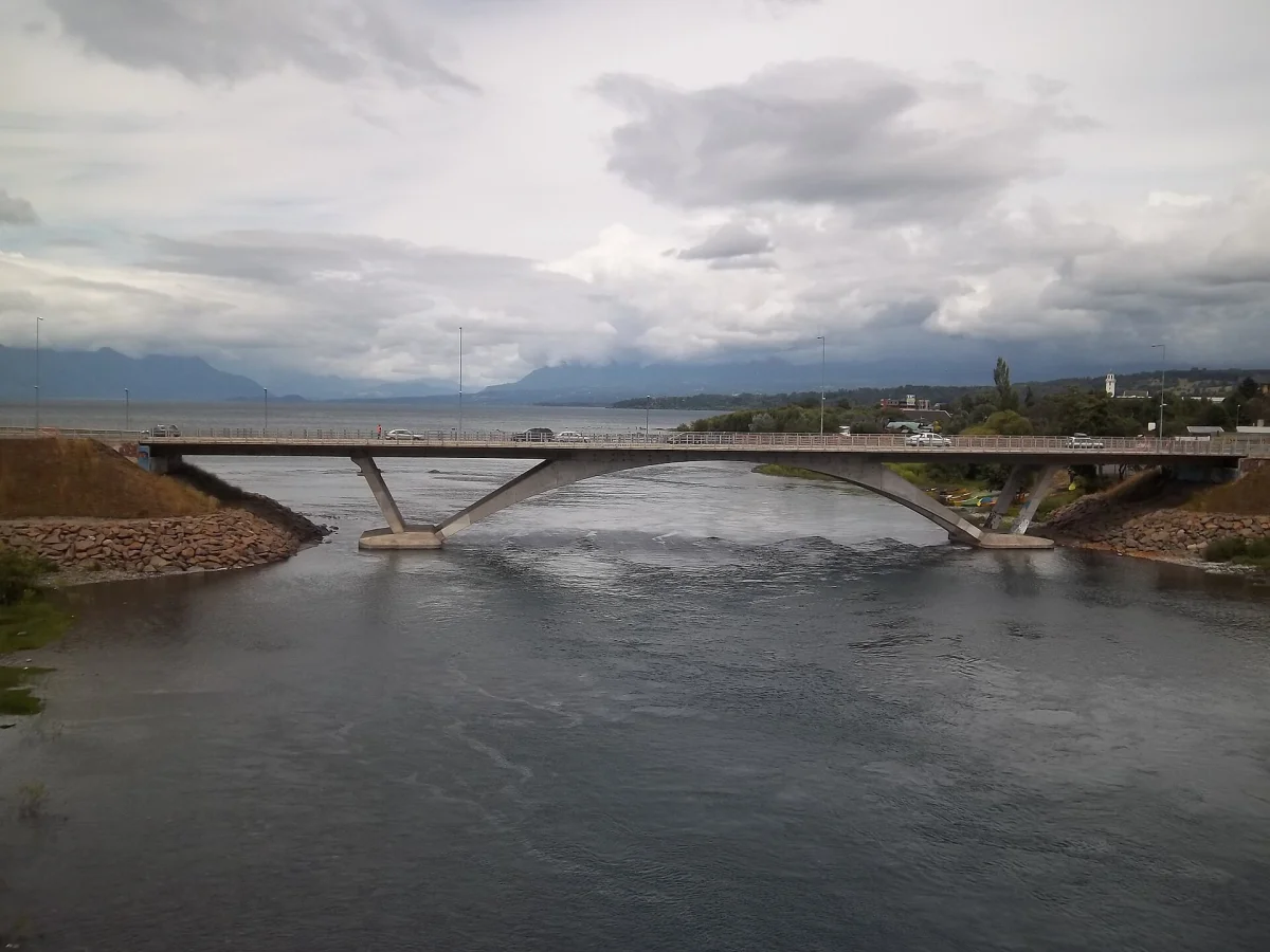 Puente provisorio en Segunda Faja de Pucón tras 26 días de corte