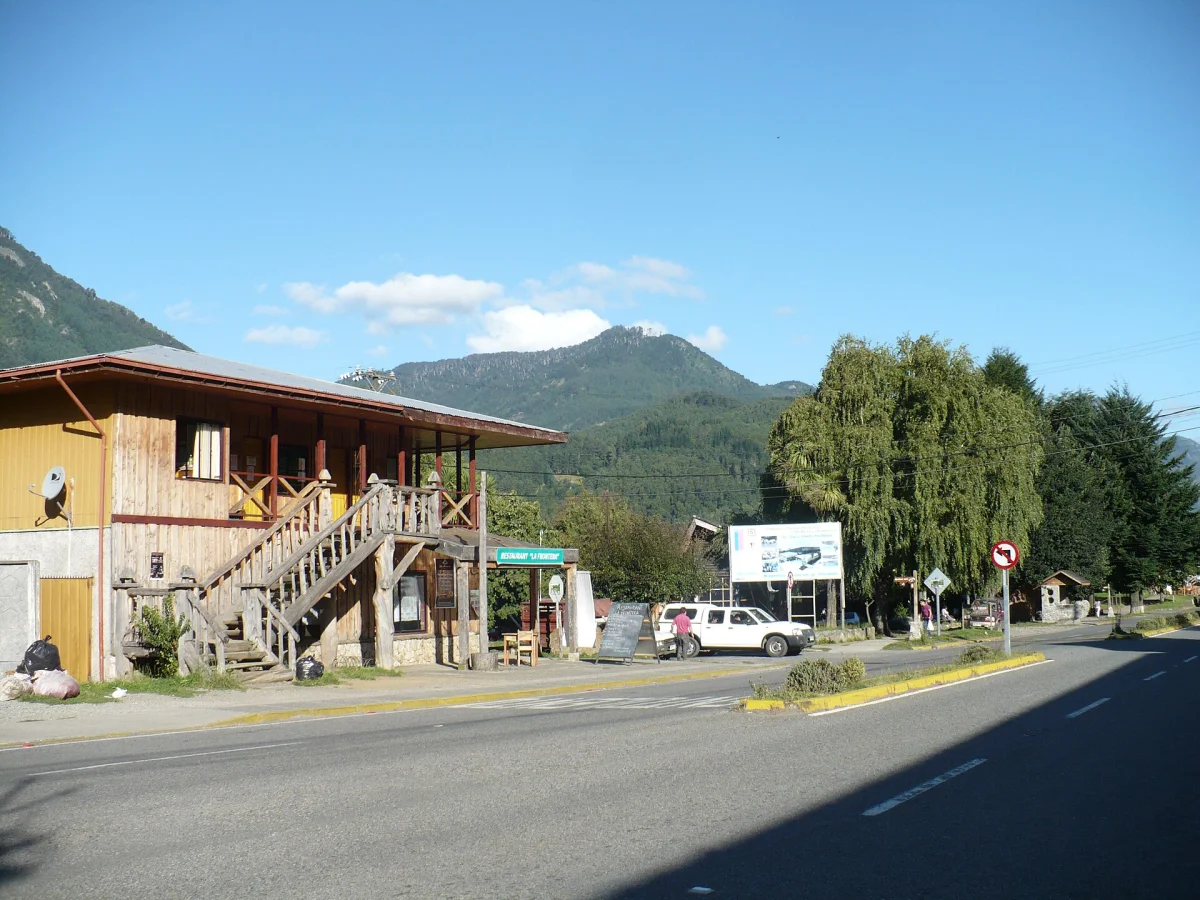 Evacúan sector urbano de Curarrehue por grieta en el cerro Puelmapu